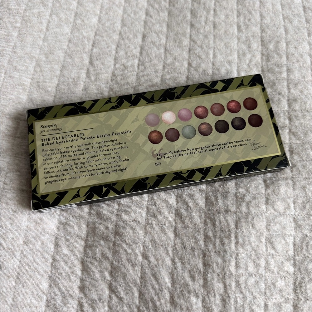 Laura Geller Earthy Essentials Baked Eyeshadow Palette - Picture 3 of 9